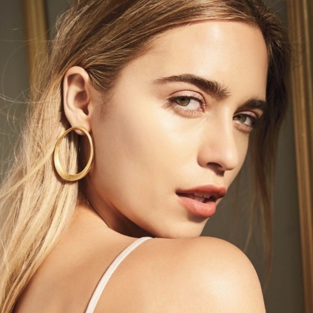 Stella & Dot Georgia gold hoop earrings ~ front facing ovals